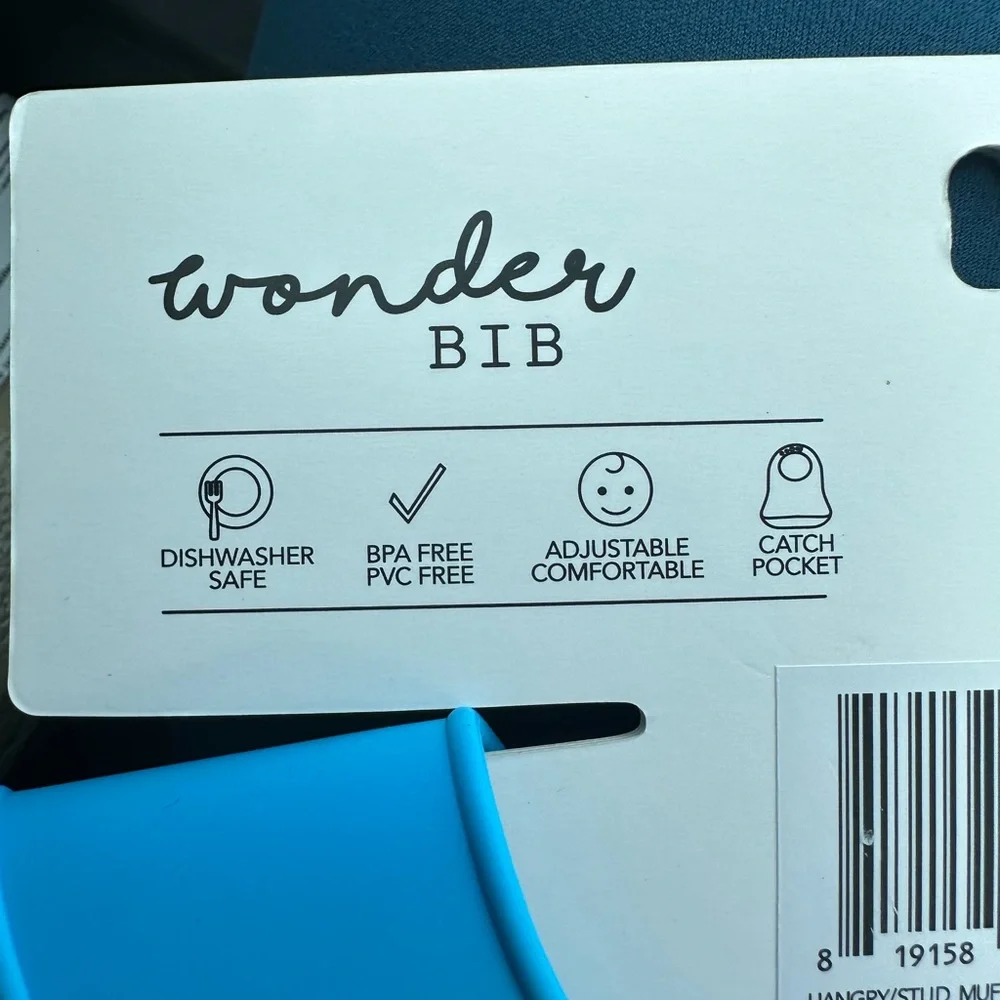 NWT WONDER BIB - BY BELLA TUNNO (set of 2 silicone bibs)